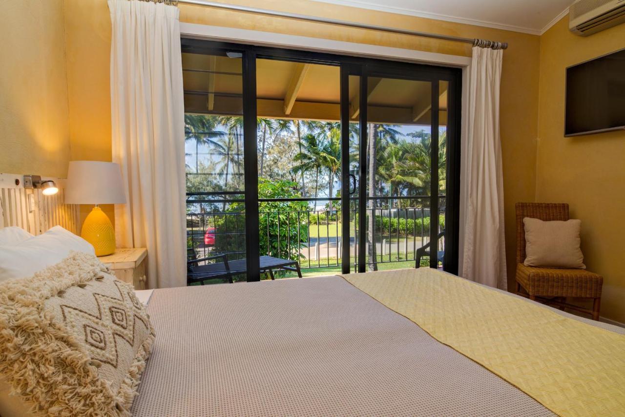 Number 2 On The Beach | Beautiful Beachfront Villa Port Douglas Extérieur photo